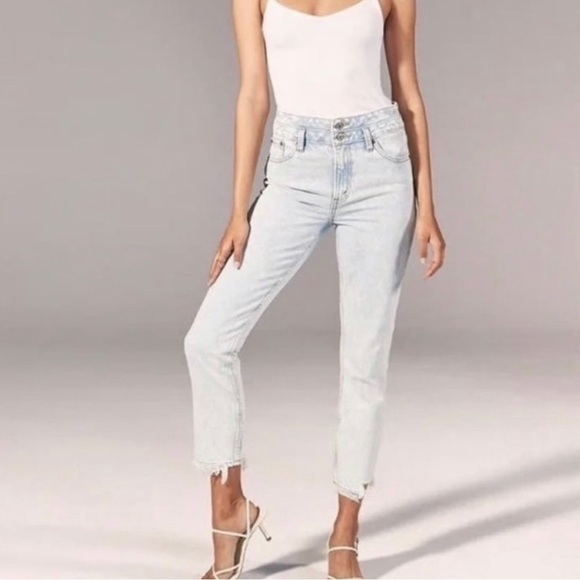 Abercrombie & Fitch Denim - ABERCROMBIE & Fitch High Rise Mom Jeans Acid Wash. Size 24 or 00. Like new!!